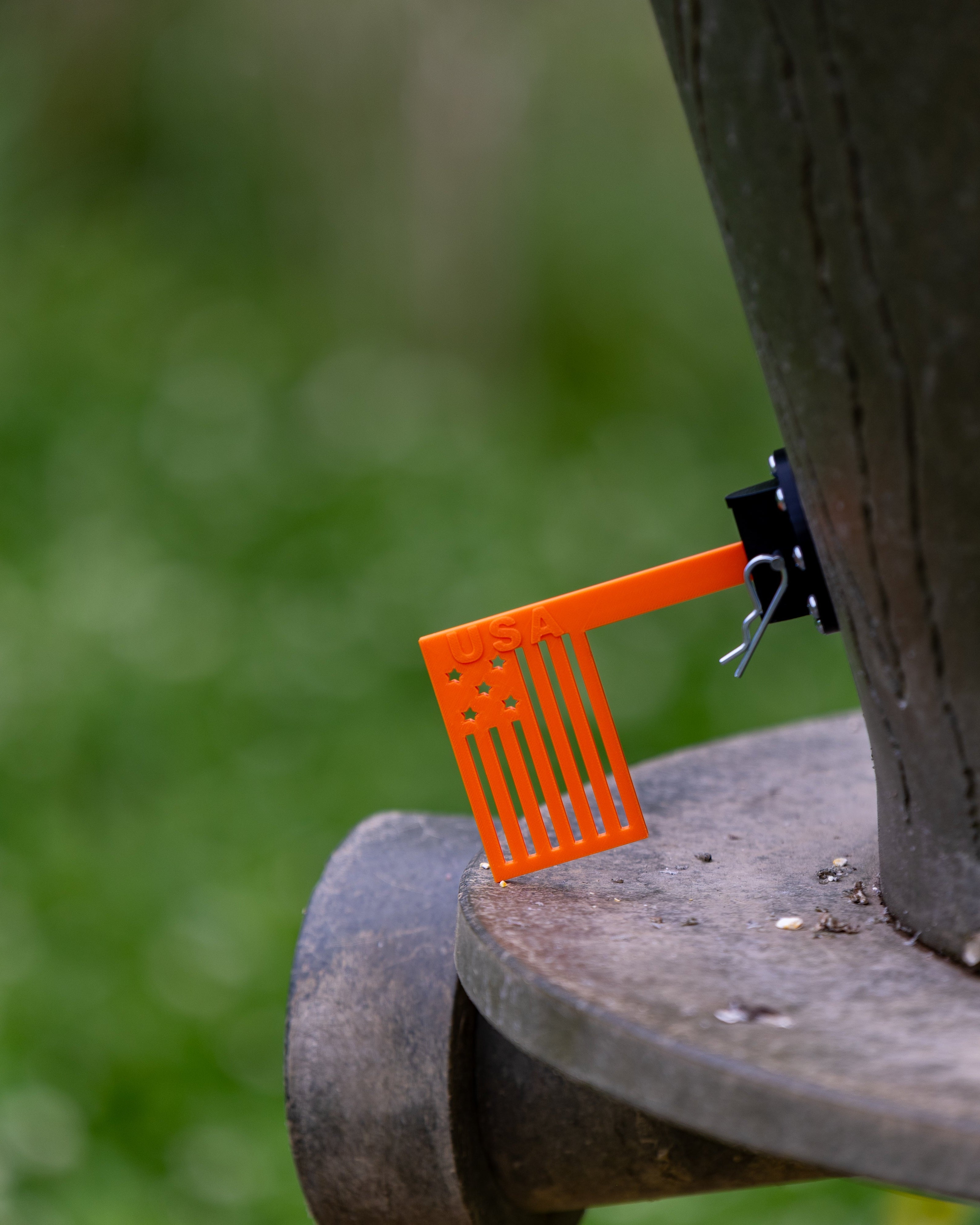 FeederFlag™ - Universal Deer Feeder Low-Level Indicator